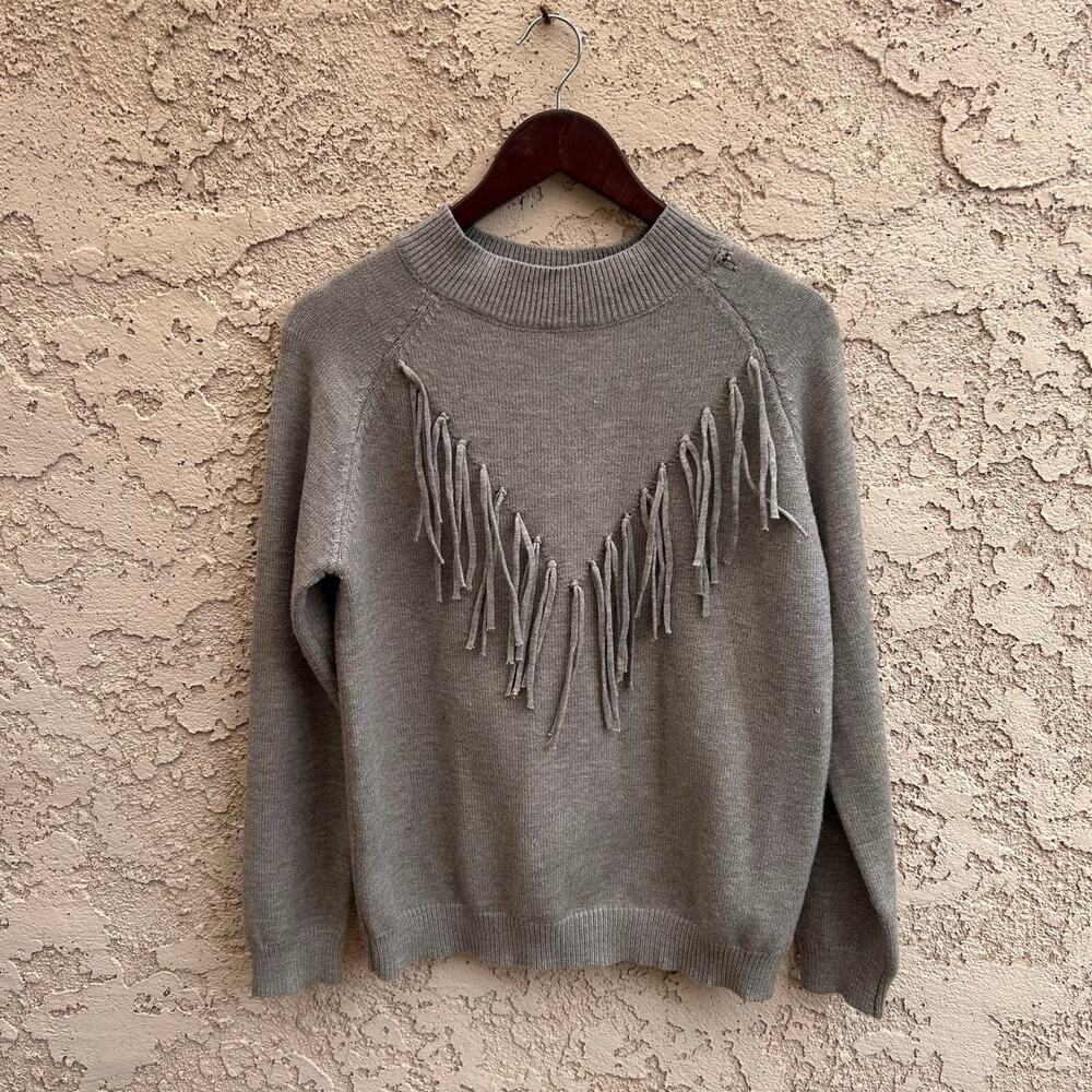 CBRAND Gray Fringe Long Sleeve Sweater Size Medium